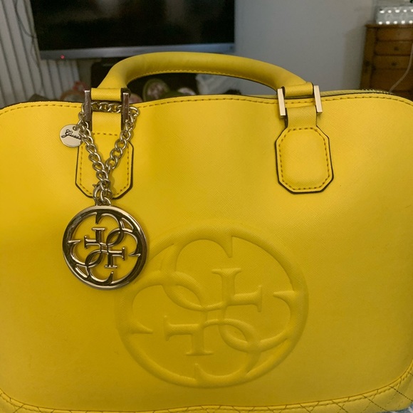 Guess Handbags - GUESS.OPEN. OFFERS. OFFERs